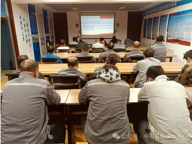学习贯彻党的二十届三中全会精神宣讲团报告会走进我县桃园水泥有限责任公司宣讲