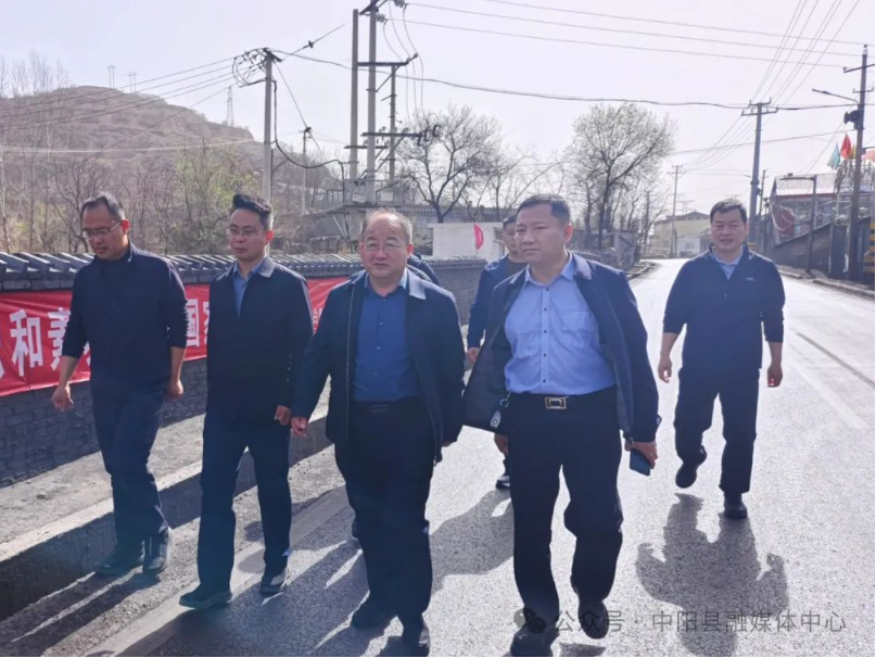刘海生深入白草村调研群众急难愁盼问题