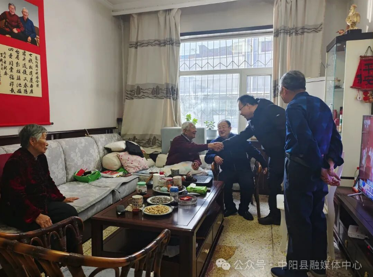 刘海生走访慰问历届原人大常委会主任