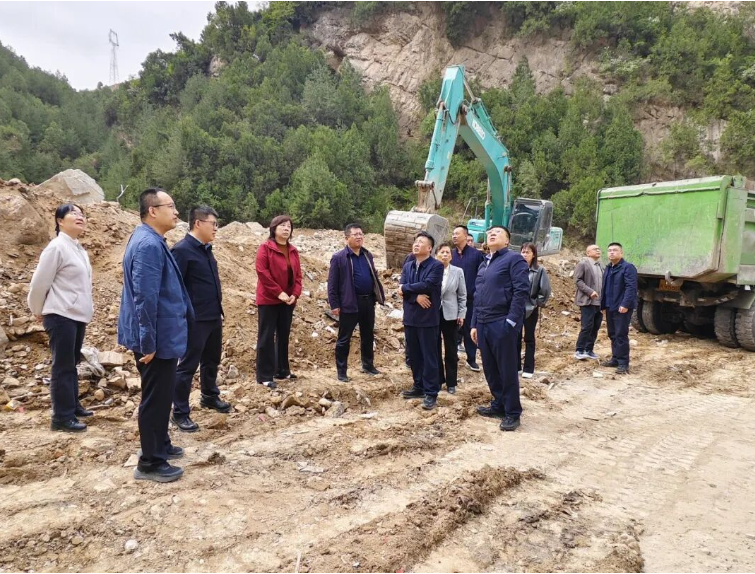 闫玉萍带队来中阳县调研建筑垃圾管理立法工作