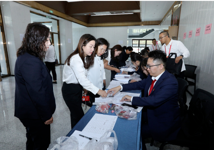 【肩负使命赴盛会 凝心聚力启新程】参加县第十七次党代会的代表陆续报到
